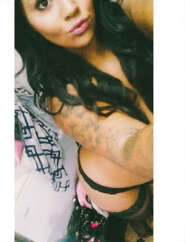curvy mixed 21 yr old waiting to chat