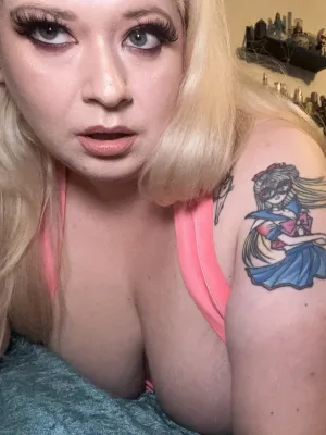 side boobs