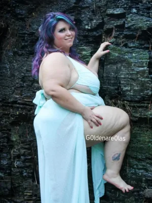 38H Pear Shaped Goddess. On your knees for foot, breast and full body adoration. Serve without pain, only devotion.