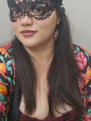 Sensual and sweet with a filthy mind, loves fantasy and being dominated