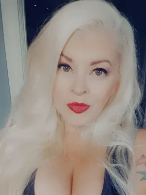 Naughty Cougar On The Prowl
