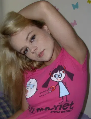 Bad gurl Sarah wants to play