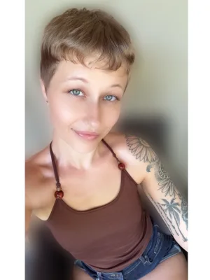 Warm voice and good conversation 