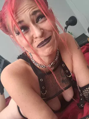Submit to Mistress Jennabelle