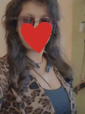 Desi girl You are feeling naughty Come make me your girlfriend