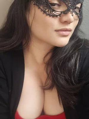 Single and slutty, a sensual slow burn