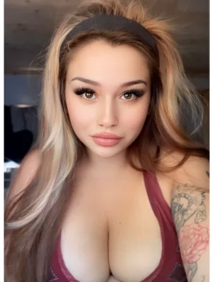 Slutty Nikki is online now