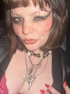 Come tell your loving girlfriend about your hard day and let her make it all better