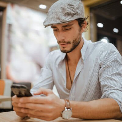 guy sexting a chic