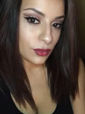 5\'2 Pretty Puerto Rican Who Loves to Play