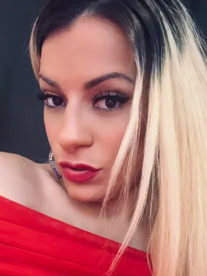 5\'2 Pretty Puerto Rican Who Loves to Play