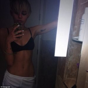 Popdust-Exposed-Scandalous-Celebrity-Selfies-Miley-Cyrus
