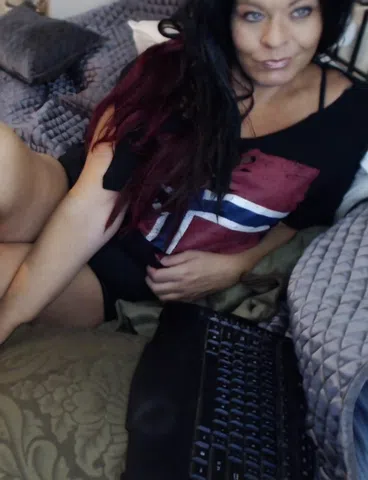 Hottest MILF next door