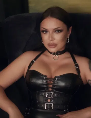 Kinky MILF Mistress LiliKitten