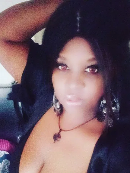 Horny milk chocolate pussy for daddy 