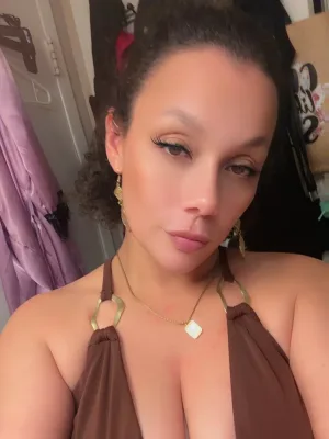 Neglected throbbing pussy