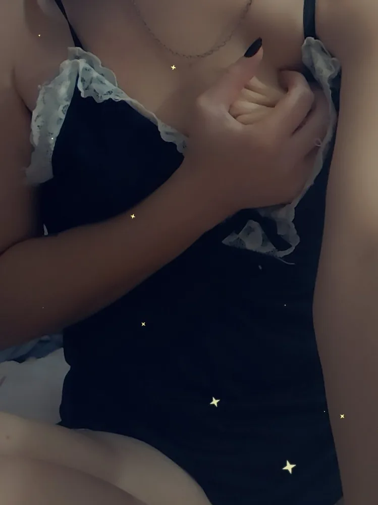 I need that big ddy cock to stretch my tight holes 