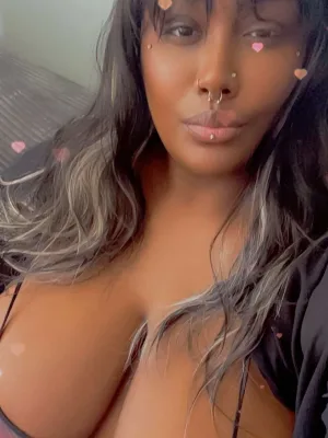 Sexy cum bucket looking for some hot erotic fun
