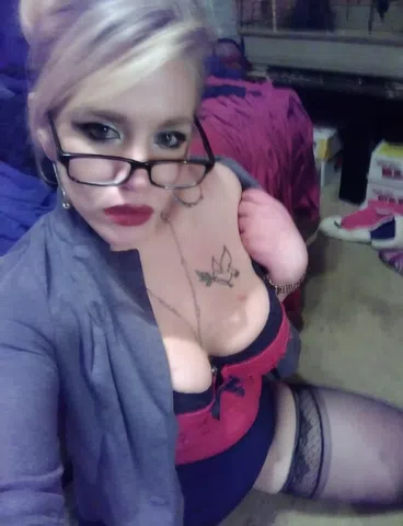 YouNG HoT BloNdE WiTh niCe BIG TITS Here to PLeAsE YoU