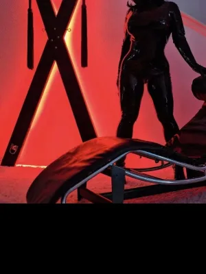 Submissive boys come to me on your knees